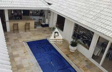 Imagem: A casa em condomínio possui 5 Dormitórios, 5 Banheiros, 4