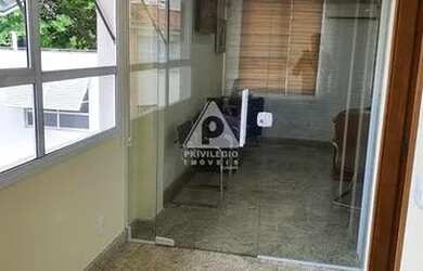 Imagem: O depósito possui 1 Vaga na garagem, 33m² de Área e está