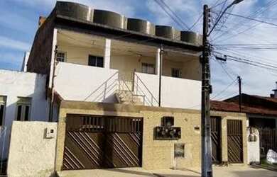 Imagem: A casa possui 2 Dormitórios e 1 Banheiro e está localizado