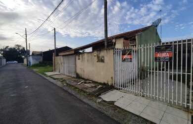 Imagem: A casa possui 2 Dormitórios, 2 Banheiros, 2 Vagas na garagem