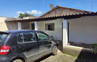 Imagem: A casa à venda possui 3 Dormitórios, 1 Banheiro, 3 Vagas na
