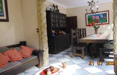 Imagem: A casa possui 5 Dormitórios, 4 Banheiros, 2 Vagas na garagem