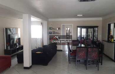 Imagem: A casa possui 4 Dormitórios, 5 Banheiros, 5 Vagas na garagem