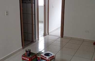 Imagem: O apartamento possui 2 Dormitórios, 1 Banheiro, 1 Vaga na garagem