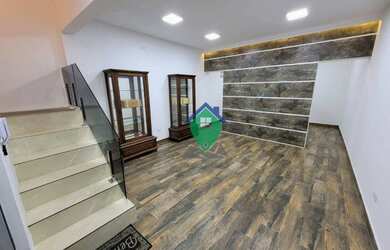 Imagem: O depósito possui 2 Vagas na garagem, 140m² de Área e está