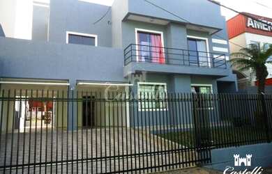 Imagem: A casa possui 4 Dormitórios, 1 Banheiro, 5 Vagas na garagem