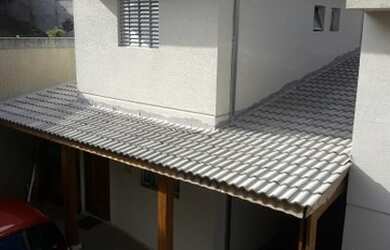 Imagem: A casa possui 2 Dormitórios, 3 Banheiros, 2 Vagas na garagem