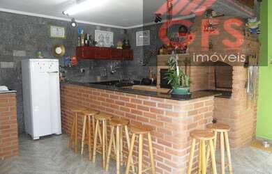 Imagem: A casa possui 3 Dormitórios, 3 Banheiros, 2 Vagas na garagem