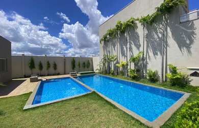 Imagem: A casa em condomínio possui 3 Dormitórios, 3 Banheiros, 2