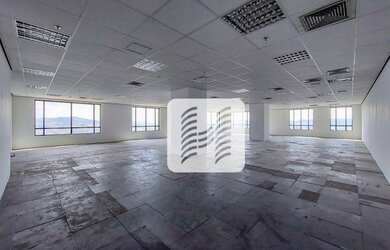 Imagem: O depósito possui 5 Vagas na garagem, 285m² de Área e está