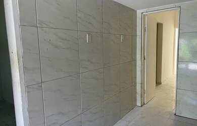 Imagem: A casa possui 4 Dormitórios, 2 Banheiros, 1 Vaga na garagem