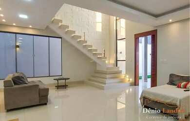 Imagem: A casa possui 3 Dormitórios, 2 Banheiros, 2 Vagas na garagem