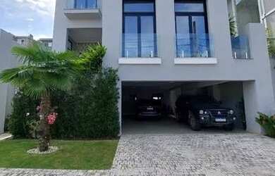 Imagem: A casa em condomínio possui 4 Dormitórios, 5 Banheiros, 5