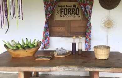 Imagem: A casa possui 1 Banheiro e 5 Vagas na garagem e está localizado