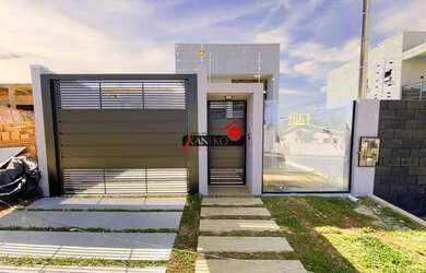 Imagem: A casa possui 3 Dormitórios, 2 Banheiros, 1 Vaga na garagem