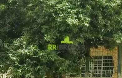 Imagem: A casa possui 3 Dormitórios, 3 Banheiros, 2 Vagas na garagem