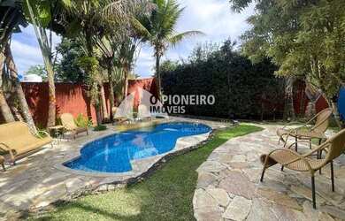 Imagem: A casa possui 3 Dormitórios, 4 Banheiros, 2 Vagas na garagem