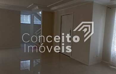 Imagem: A casa possui 3 Dormitórios, 1 Banheiro, 3 Vagas na garagem