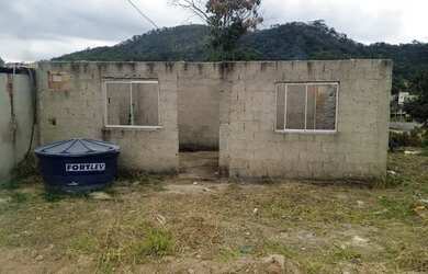 Imagem: A casa possui 1 Dormitório, 1 Banheiro e está localizado