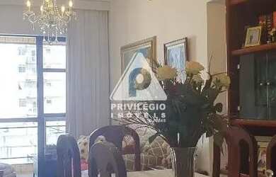 Imagem: O apartamento possui 3 Dormitórios, 2 Banheiros, 3 Vagas na