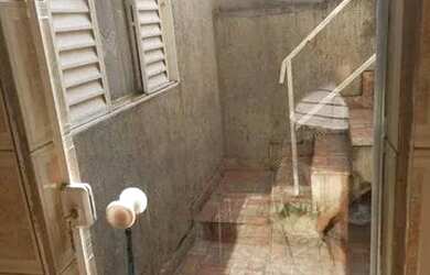 Imagem: A casa possui 2 Dormitórios, 1 Banheiro, 1 Vaga na garagem