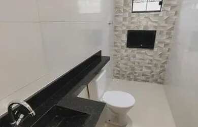 Imagem: A casa possui 3 Dormitórios, 2 Banheiros, 2 Vagas na garagem