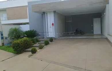 Imagem: A casa em condomínio possui 2 Dormitórios, 1 Banheiro, 4 Vagas