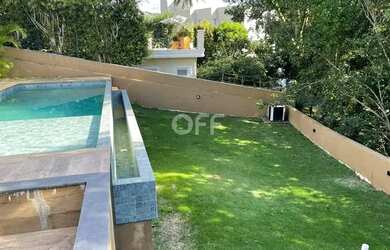 Imagem: A casa em condomínio possui 5 Dormitórios, 5 Banheiros, 5