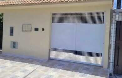 Imagem: A casa possui 2 Dormitórios, 2 Banheiros, 2 Vagas na garagem