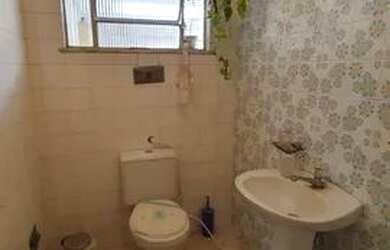 Imagem: A casa possui 3 Dormitórios, 2 Banheiros, 5 Vagas na garagem