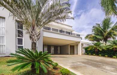 Imagem: A casa em condomínio possui 5 Dormitórios, 5 Banheiros, 5