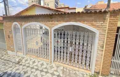 Imagem: A casa possui 3 Dormitórios, 1 Banheiro, 195m² de Área e