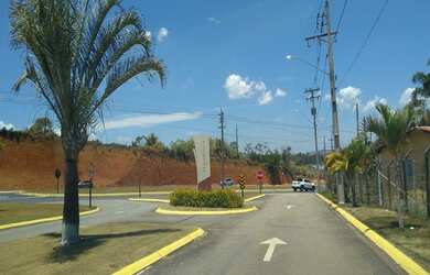 Imagem: O terreno possui 600m² de Área e está localizado em Bragança