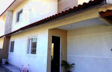 Imagem: A casa possui 3 Dormitórios, 2 Banheiros, 3 Vagas na garagem