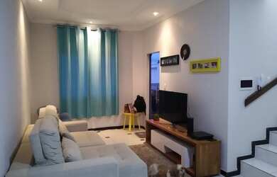 Imagem: A casa possui 2 Dormitórios, 3 Banheiros, 4 Vagas na garagem