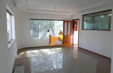 Imagem: O depósito possui 5 Vagas na garagem, 400m² de Área e está