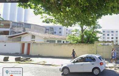 Imagem: O terreno à venda possui e está localizado em Santa Cruz