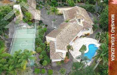 Imagem: A casa possui 4 Dormitórios, 5 Banheiros, 5 Vagas na garagem