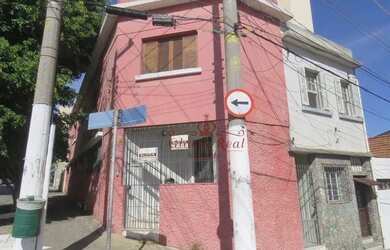 Imagem: A casa possui 3 Dormitórios, 4 Banheiros, 1 Vaga na garagem