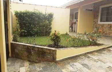 Imagem: A casa possui 3 Dormitórios, 3 Banheiros, 3 Vagas na garagem