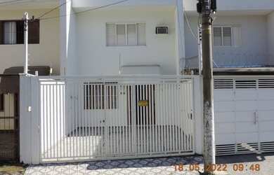 Imagem: A casa possui 3 Dormitórios, 2 Banheiros, 2 Vagas na garagem