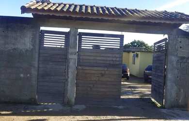 Imagem: A casa possui 3 Dormitórios, 1 Banheiro, 5 Vagas na garagem