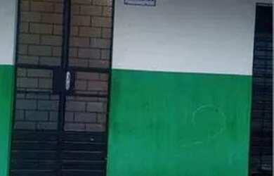 Imagem: A casa possui 4 Dormitórios e 1 Banheiro e está localizado