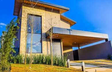 Imagem: A casa em condomínio possui 3 Dormitórios, 4 Banheiros, 2