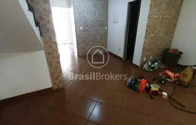 Imagem: A casa possui 5 Dormitórios, 3 Banheiros, 2 Vagas na garagem