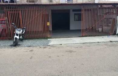 Imagem: O depósito para alugar possui 2 Vagas na garagem e 28m² de