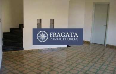 Imagem: A casa possui 4 Dormitórios, 5 Banheiros, 4 Vagas na garagem