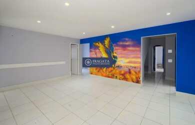 Imagem: A casa possui 4 Banheiros, 5 Vagas na garagem, 200m² de Área