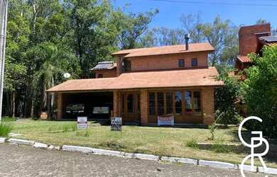 Imagem: A casa em condomínio possui 3 Dormitórios, 3 Banheiros, 2