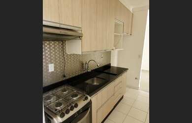 Imagem: O apartamento possui 2 Dormitórios, 1 Banheiro, 1 Vaga na garagem